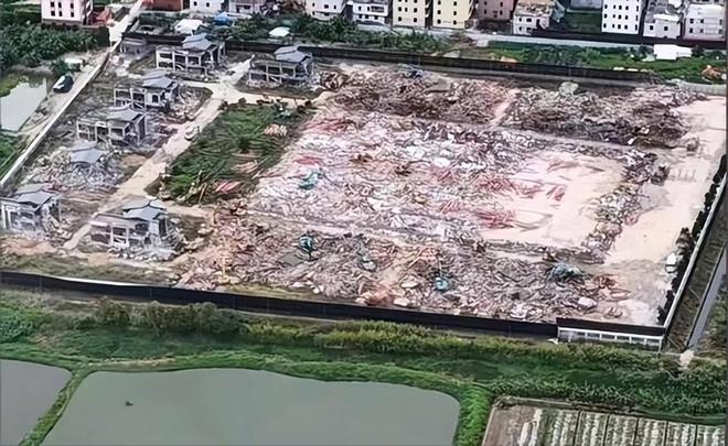 平屋主人身份被扒官媒：一点都不冤！瓦力游戏试玩10亿违建豪宅一夜推(图2)