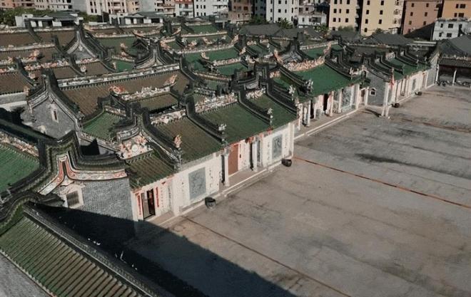 平屋主人身份被扒官媒：一点都不冤！瓦力游戏试玩10亿违建豪宅一夜推(图8)